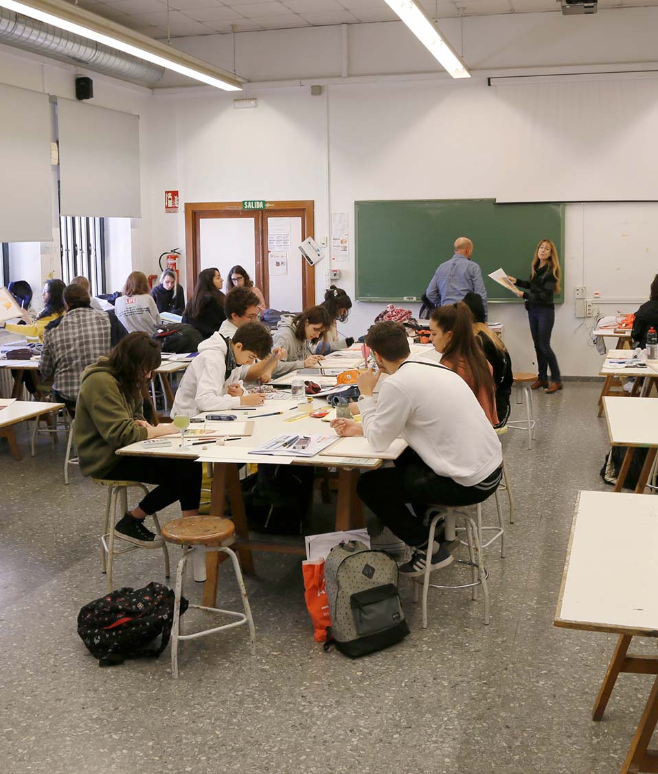 Alumnos en el Aula de pintura en la Facultad de Bellas Artes